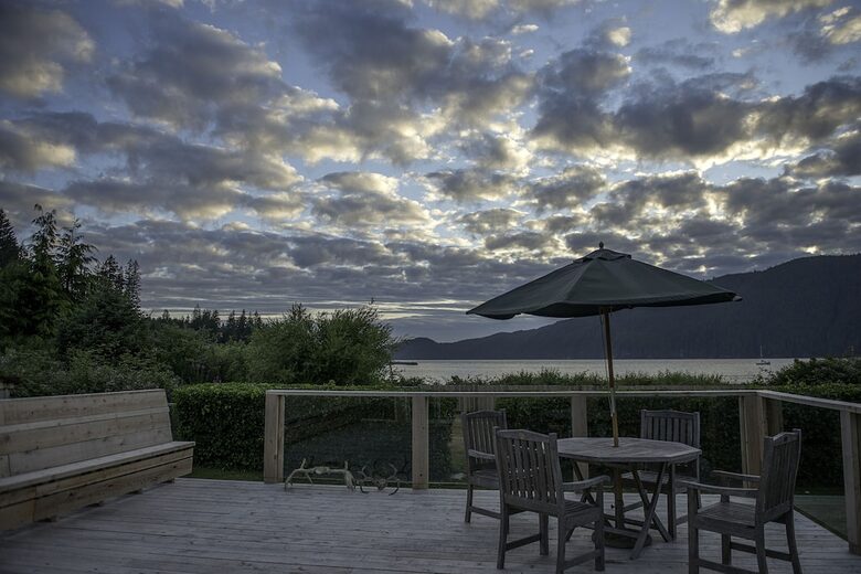 Port Renfrew Beachfront Cottage with Sauna, Outdoor Shower and Firepit - Juan de Fuca Electoral Area, Canada