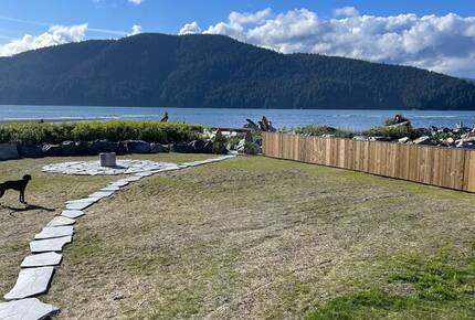 Port Renfrew Beachfront Cottage with Sauna, Outdoor Shower and Firepit - Juan de Fuca Electoral Area, Canada