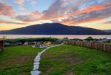 Port Renfrew Beachfront Cottage with Sauna, Outdoor Shower and Firepit - Juan de Fuca Electoral Area, Canada