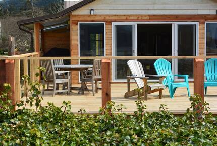 Port Renfrew Beachfront Cottage with Sauna, Outdoor Shower and Firepit - Juan de Fuca Electoral Area, Canada