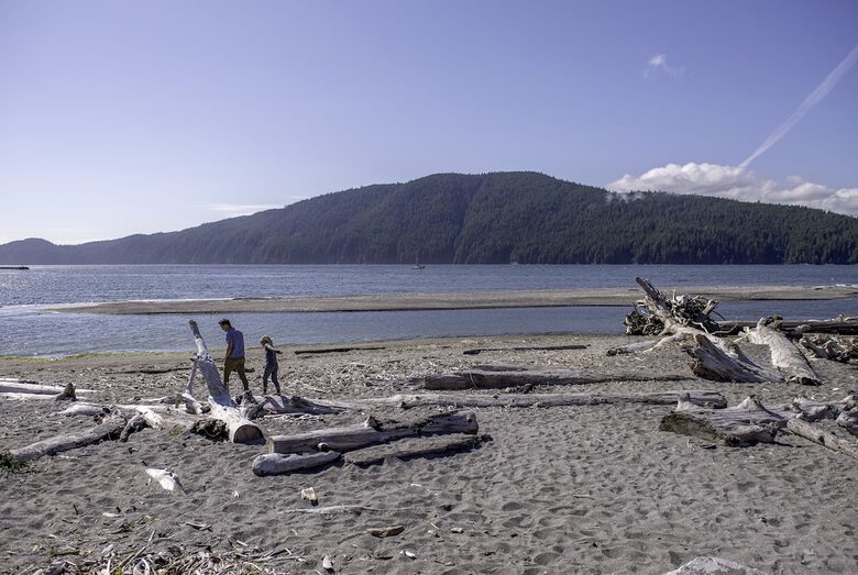 Port Renfrew Beachfront Cottage with Sauna, Outdoor Shower and Firepit - Juan de Fuca Electoral Area, Canada