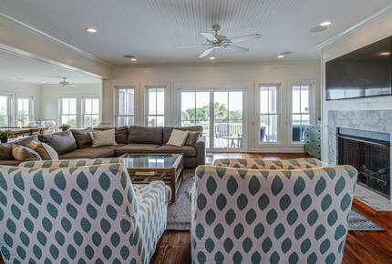 1st Floor Family Room