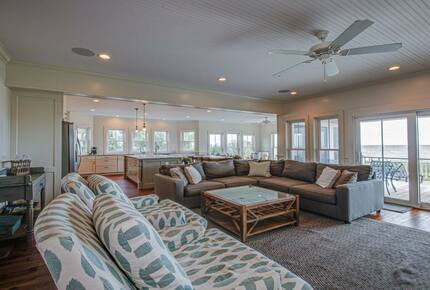 1st Floor Family Room