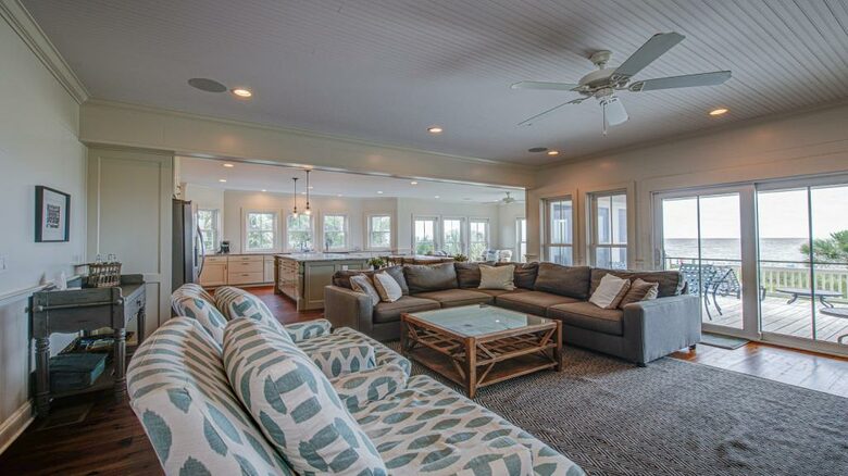 1st Floor Family Room