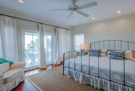 1st Floor Master Bedroom King