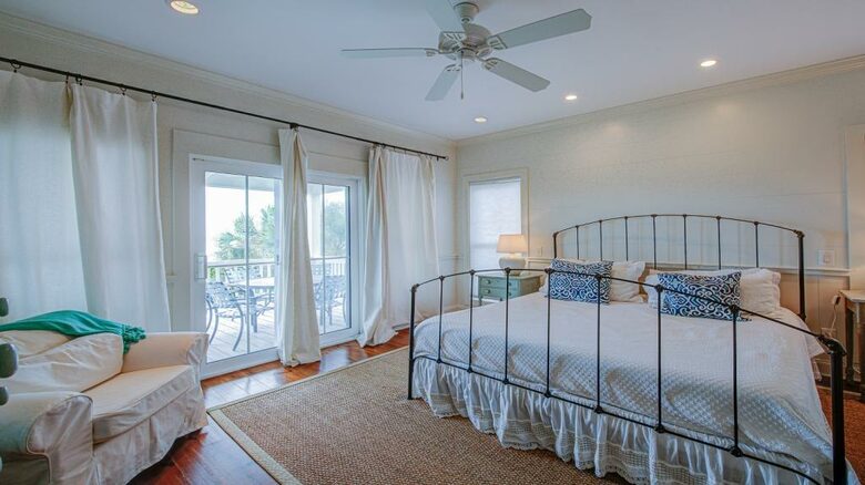 1st Floor Master Bedroom King