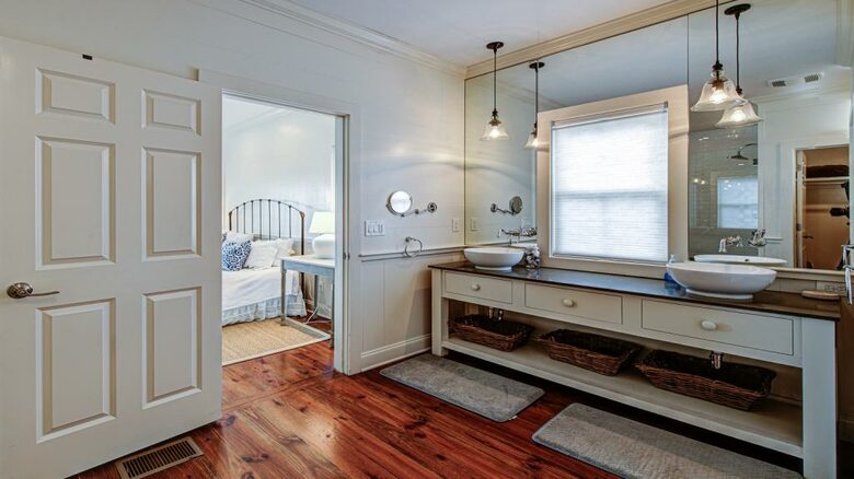 1st Floor Master Bathroom