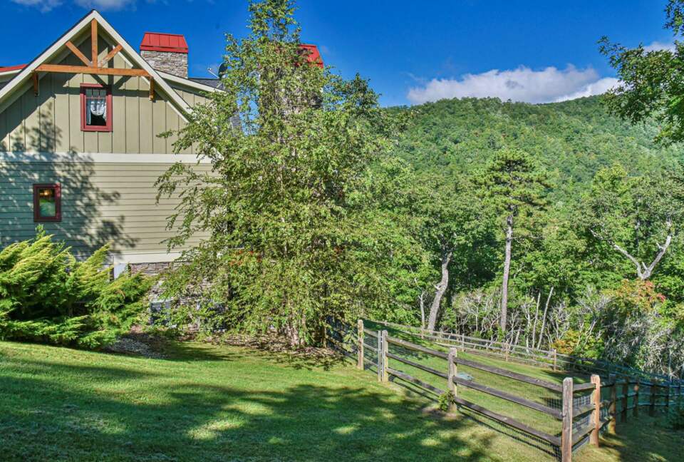 Frolly Falls Mountain Escape - Black Mountain, North Carolina