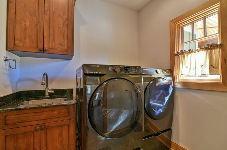 Frolly Falls Mountain Escape - Black Mountain, North Carolina