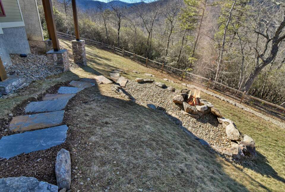 Frolly Falls Mountain Escape - Black Mountain, North Carolina