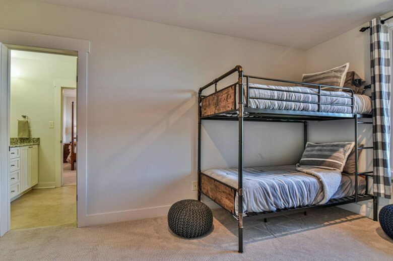 Frolly Falls Mountain Escape - Black Mountain, North Carolina