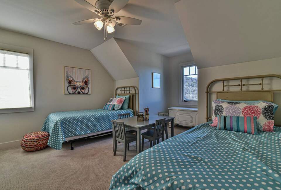 Frolly Falls Mountain Escape - Black Mountain, North Carolina