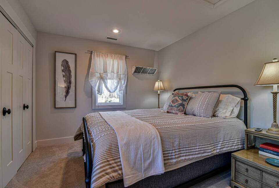 Frolly Falls Mountain Escape - Black Mountain, North Carolina