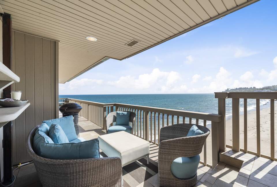 Malibu Beachfront Luxe with Private Beach Access - Malibu, California