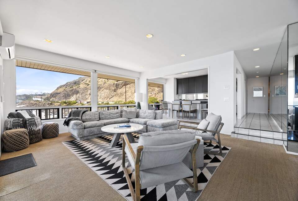 Malibu Beachfront Luxe with Private Beach Access - Malibu, California