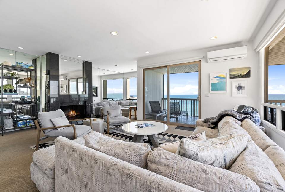 Malibu Beachfront Luxe with Private Beach Access - Malibu, California
