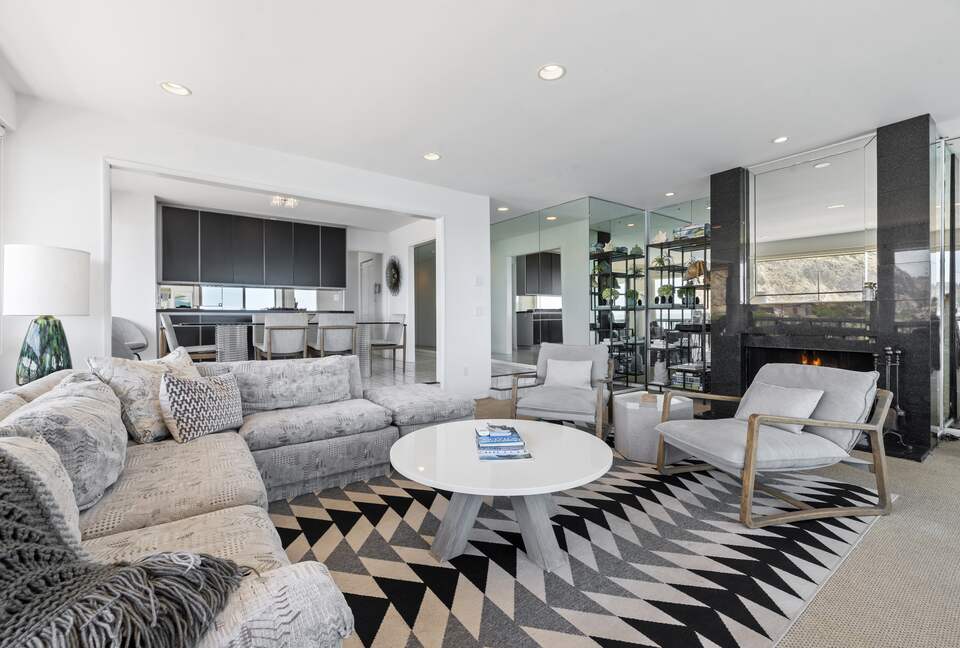 Malibu Beachfront Luxe with Private Beach Access - Malibu, California