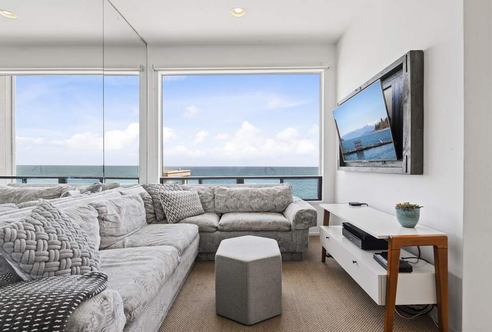 Malibu Beachfront Luxe with Private Beach Access - Malibu, California