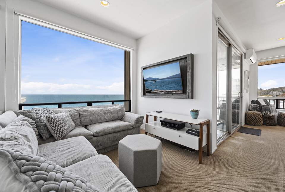 Malibu Beachfront Luxe with Private Beach Access - Malibu, California