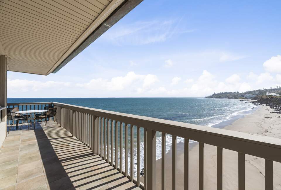 Malibu Beachfront Luxe with Private Beach Access - Malibu, California