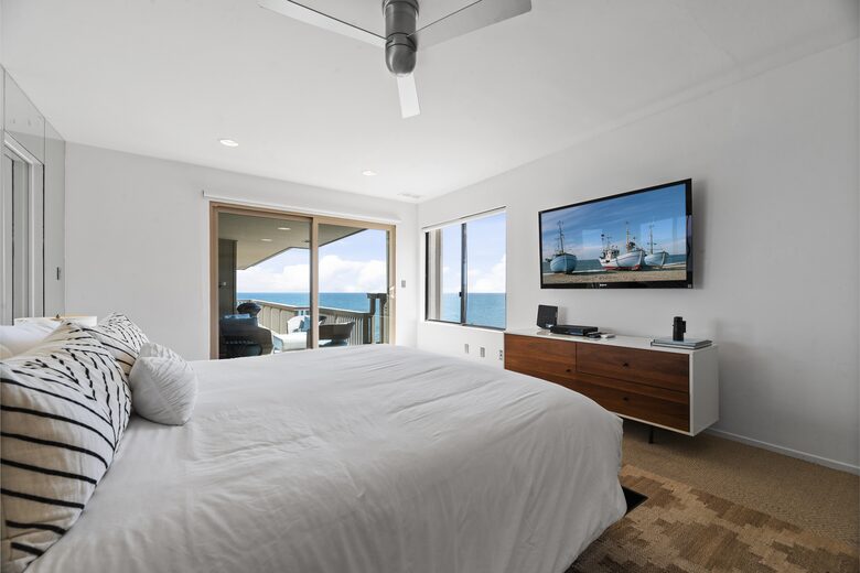 Malibu Beachfront Luxe with Private Beach Access - Malibu, California