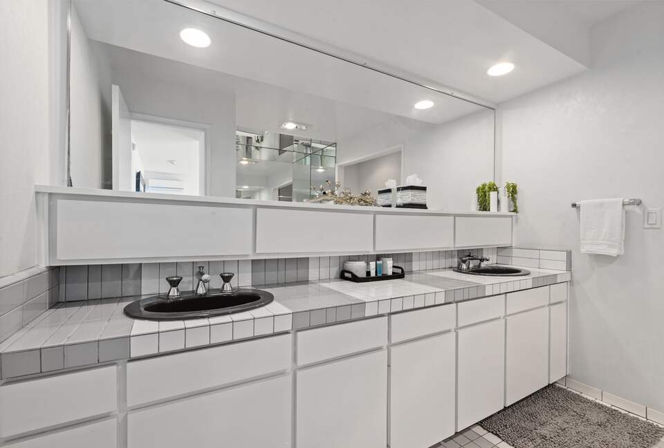 Malibu Beachfront Luxe with Private Beach Access - Malibu, California