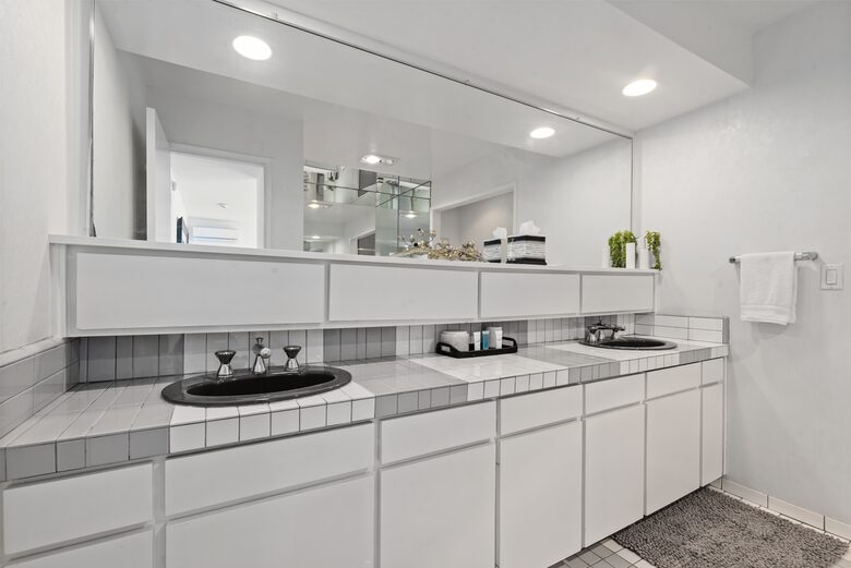 Malibu Beachfront Luxe with Private Beach Access - Malibu, California