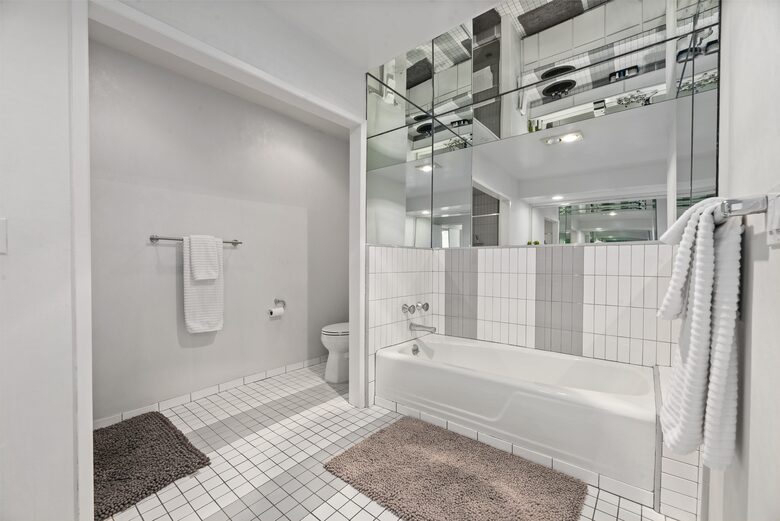 Malibu Beachfront Luxe with Private Beach Access - Malibu, California