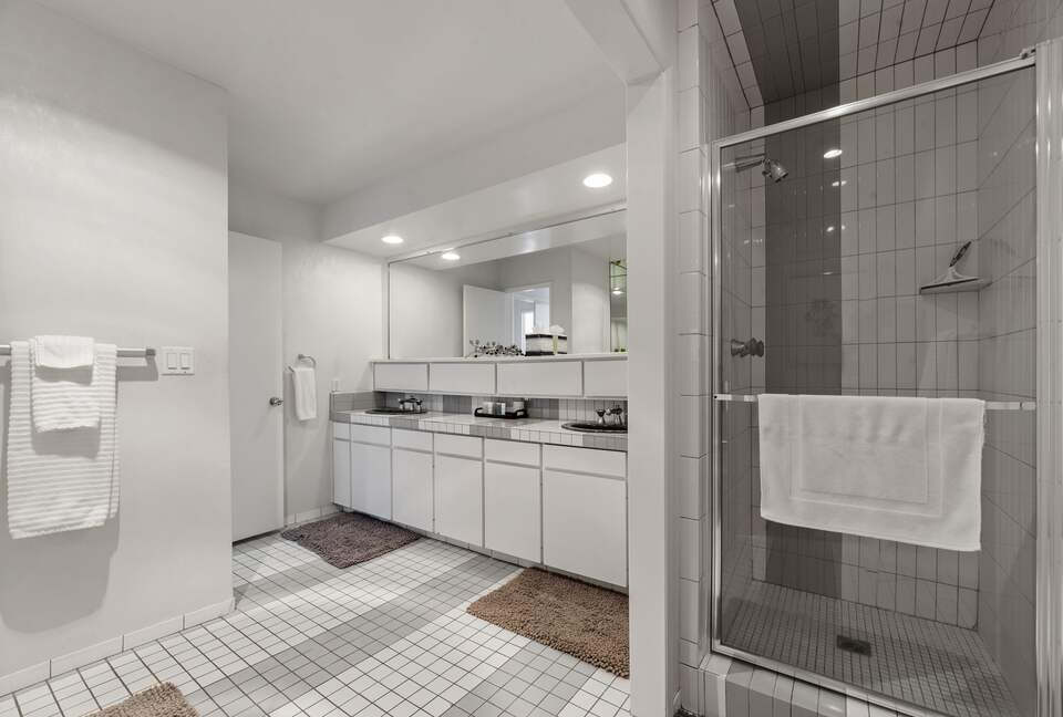 Malibu Beachfront Luxe with Private Beach Access - Malibu, California