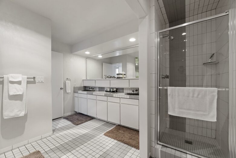 Malibu Beachfront Luxe with Private Beach Access - Malibu, California