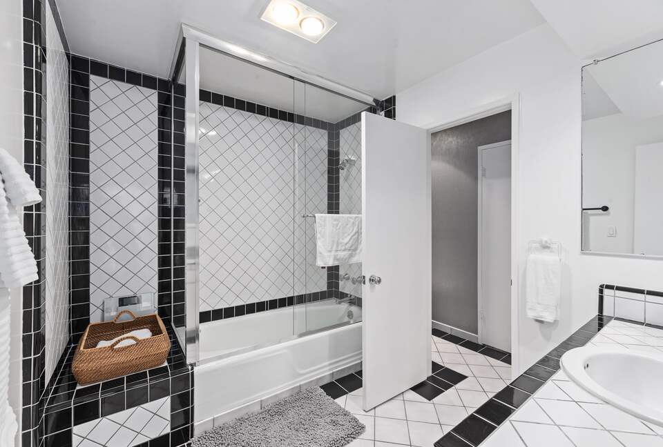 Malibu Beachfront Luxe with Private Beach Access - Malibu, California