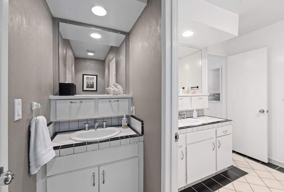 Malibu Beachfront Luxe with Private Beach Access - Malibu, California