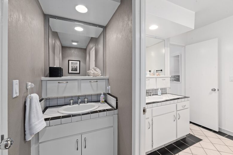 Malibu Beachfront Luxe with Private Beach Access - Malibu, California