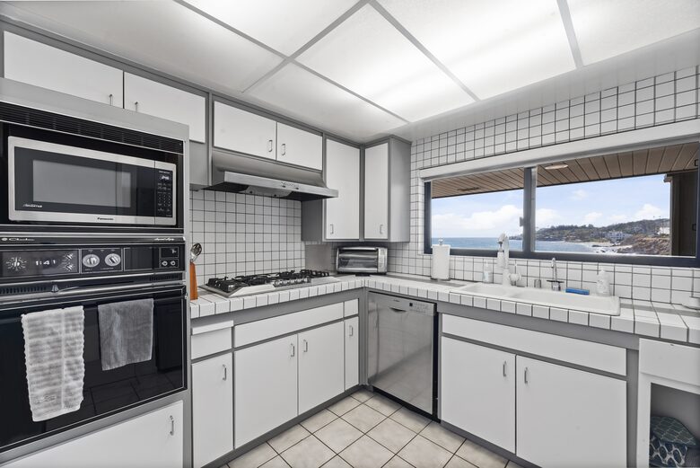 Malibu Beachfront Luxe with Private Beach Access - Malibu, California