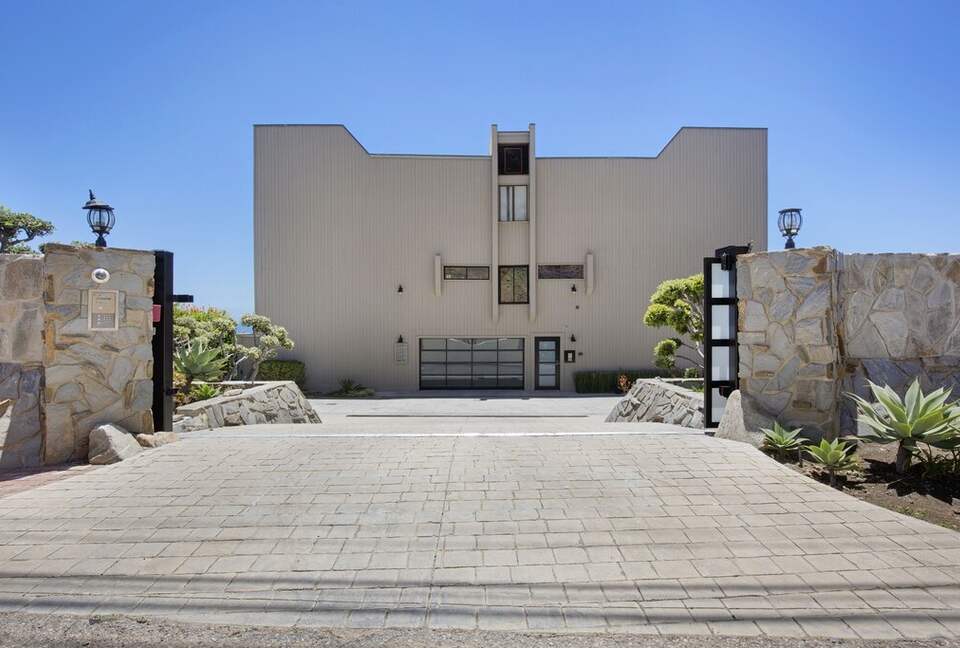 Malibu Beachfront Luxe with Private Beach Access - Malibu, California