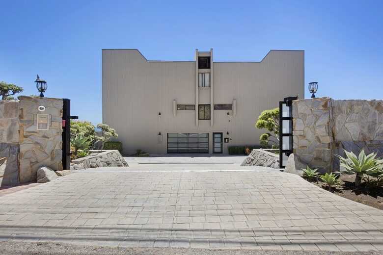Malibu Beachfront Luxe with Private Beach Access - Malibu, California