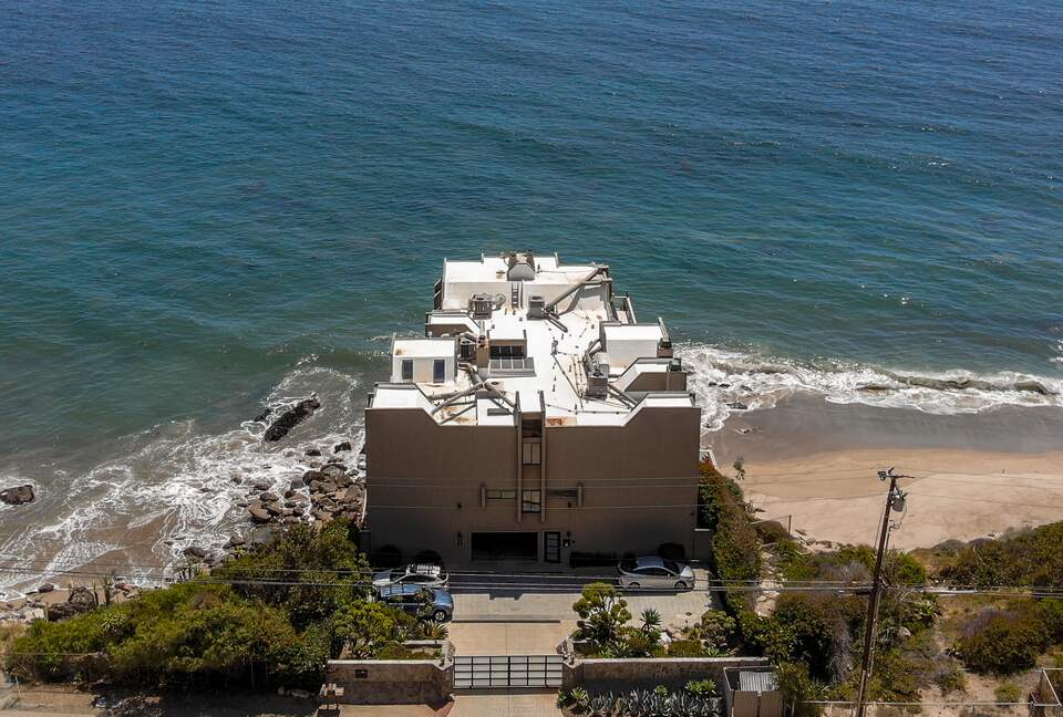 Malibu Beachfront Luxe with Private Beach Access - Malibu, California