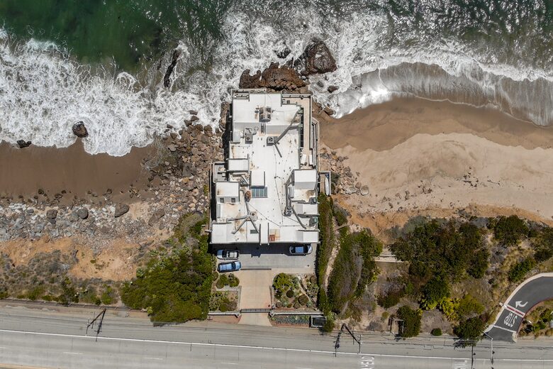 Malibu Beachfront Luxe with Private Beach Access - Malibu, California