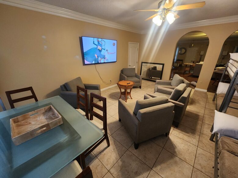 Luxury Mansion 9 King beds and more Pool and Hoops - Southhaven, Mississippi