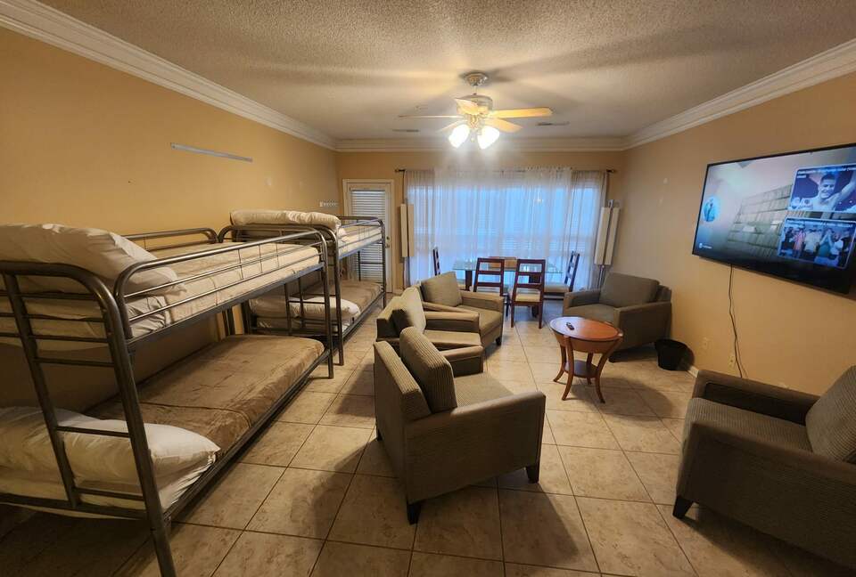 Luxury Mansion 9 King beds and more Pool and Hoops - Southhaven, Mississippi