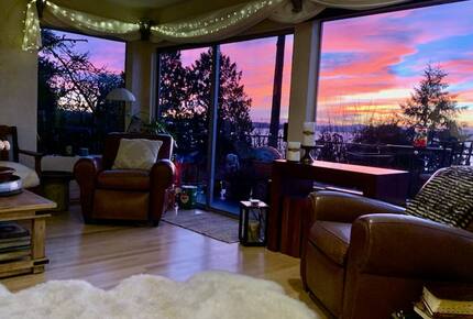 Golden Sunset Villa - Seattle, Washington