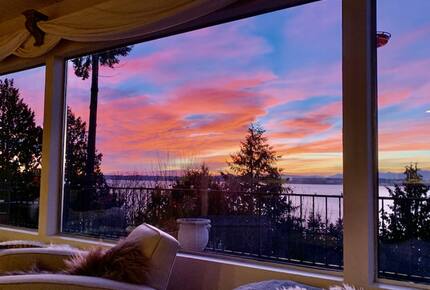 Golden Sunset Villa - Seattle, Washington