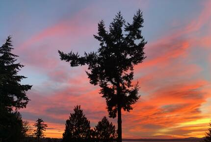 Golden Sunset Villa - Seattle, Washington