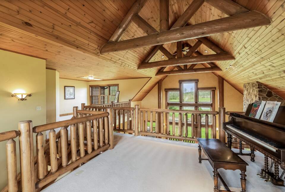 Beautiful and Large Private Log home in Wisconsin's Golfing Capitol - Sheboygan, Wisconsin