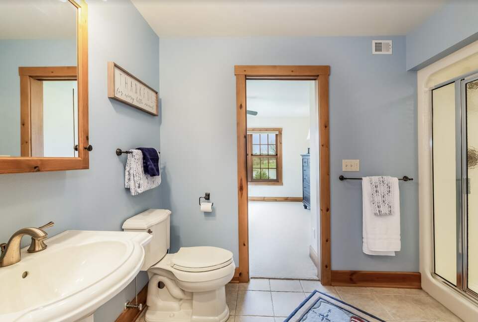 Beautiful and Large Private Log home in Wisconsin's Golfing Capitol - Sheboygan, Wisconsin