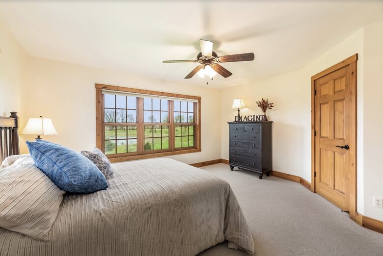 Beautiful and Large Private Log home in Wisconsin's Golfing Capitol - Sheboygan, Wisconsin