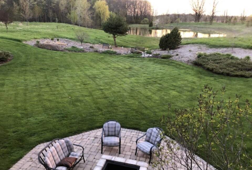 Beautiful and Large Private Log home in Wisconsin's Golfing Capitol - Sheboygan, Wisconsin