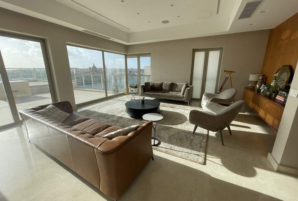 Luxury Seafront Penthouse Valletta - Sliema, Malta
