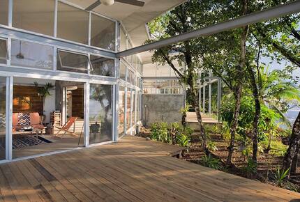 Casa Comunal Beach Front Getaway - Bocas del Toro, Panama