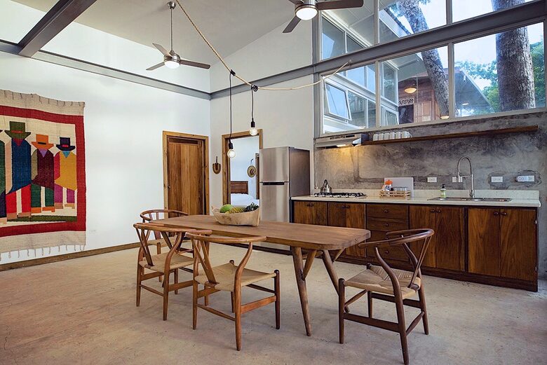 Casa Comunal Beach Front Getaway - Bocas del Toro, Panama